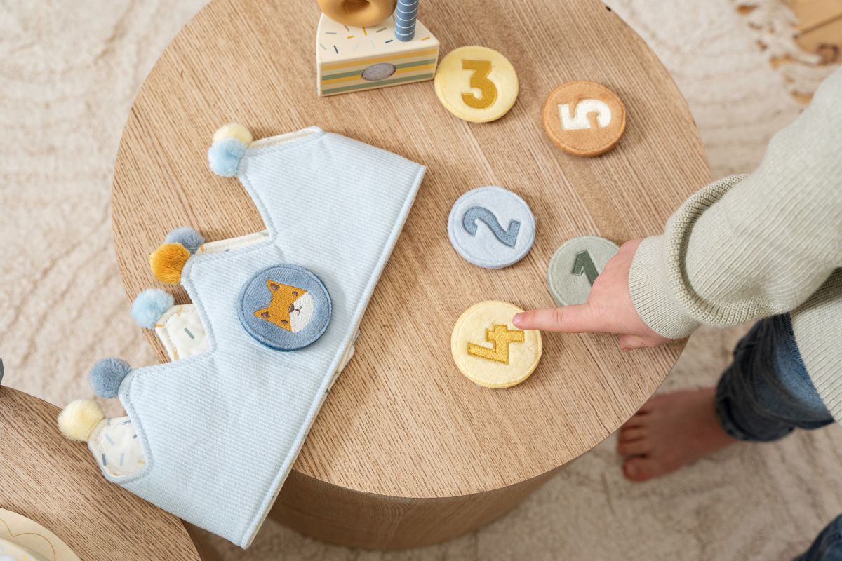 Little Dutch LD4516 gyerek születésnapi korona számokkal – kék 5